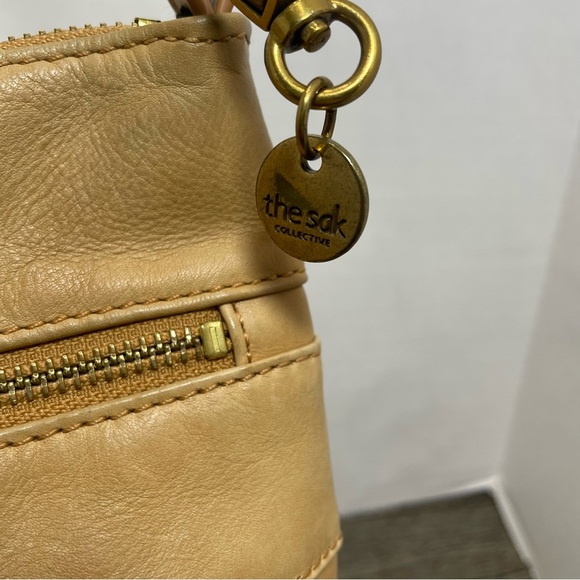 The Sak camel/Tan Leather Shoulder Bag purse. Crossbody. Pre-owned. See all pics - Picture 3 of 11